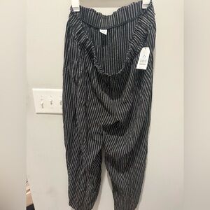 Time and Tru Linen Pants